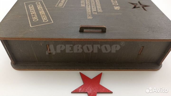 Коробка из дерева с откидной крышкой