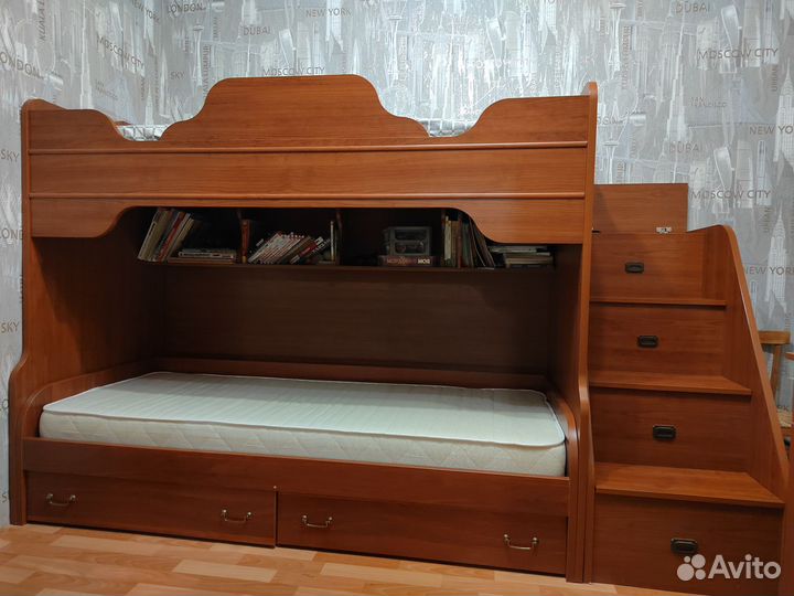 Двухъярусная кровать