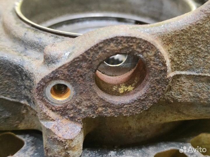 Ступица передняя правая Toyota Camry ACV30 2AZ-FE