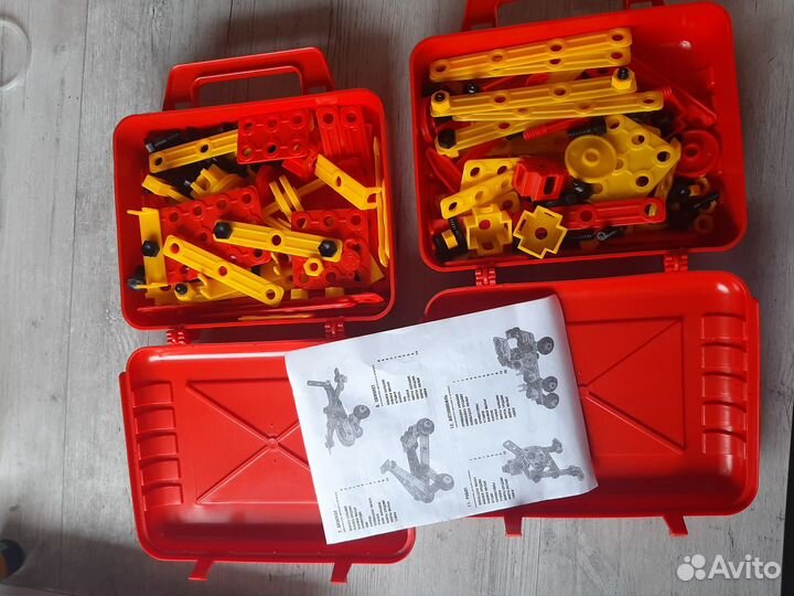 Юный конструктор #1 в красном чемодане