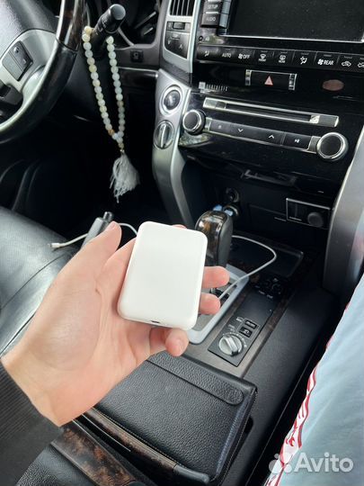 Внешний аккумулятор MagSafe Apple