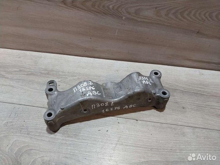 Кронштейн опоры двигателя Peugeot 308 1.6 EP6