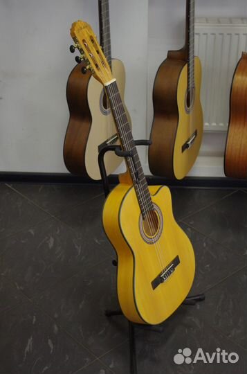 J.Karlsson SBC39C — классическая гитара с вырезом