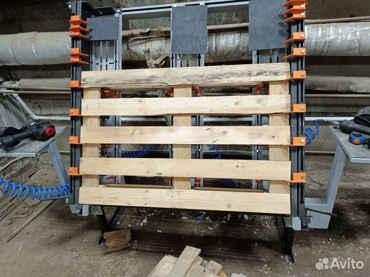 Сборщик деревянных поддонов