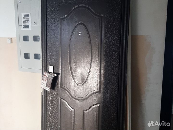 Дверь входная алюминиевая бу