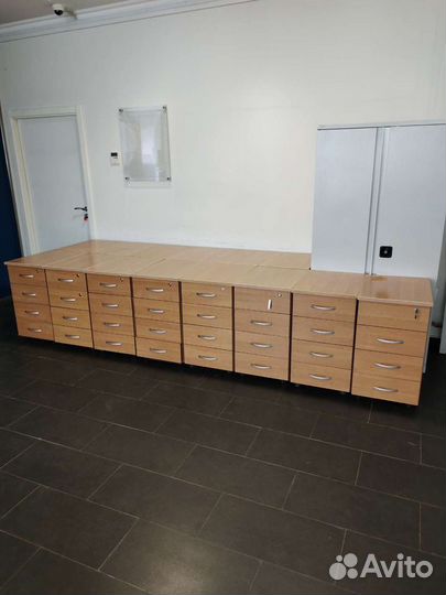 Столы и тумбы офисные бу в наличии