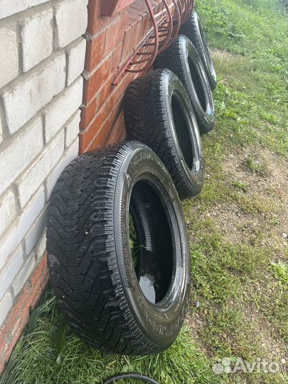 Goodyear UltraGrip 500 235/65 R17