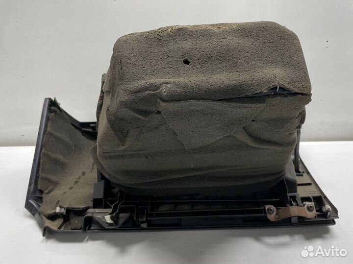 Бардачок Mazda 3 BK хэтчбек