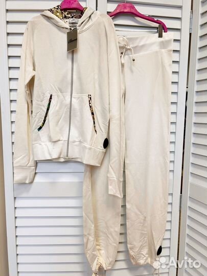 Lime coach,костюм белый