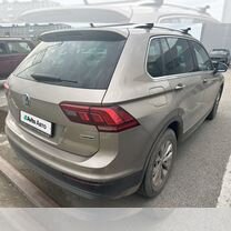 Volkswagen Tiguan 2.0 AMT, 2018, 179 625 км, с пробегом, цена 2 350 000 руб.