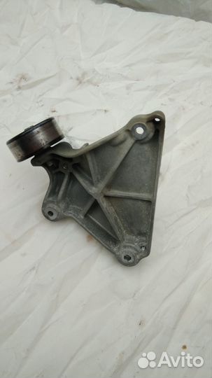 Кронштейн кондиционера 12605471 Opel insignia