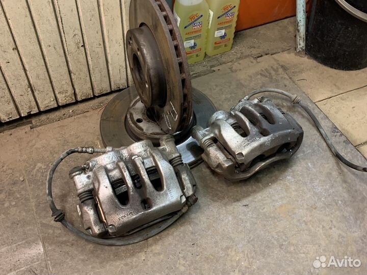 Комплект передних тормозов Мерседес W 639