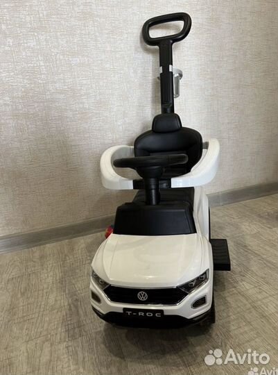 Машинка каталка с ручкой