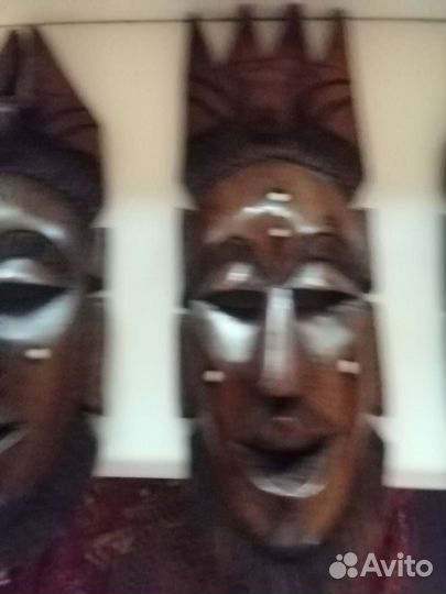 Маска из дерева со вставками из кости Африка