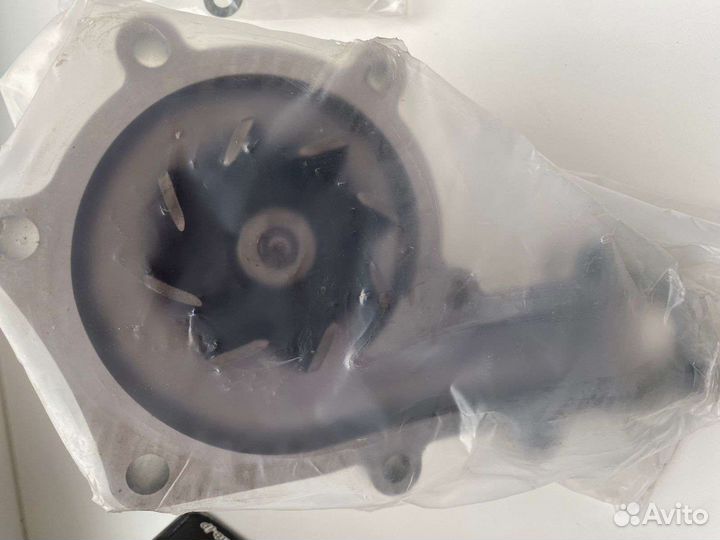 Водяной насос в сборе на Тойоту Ланд Круизер 100