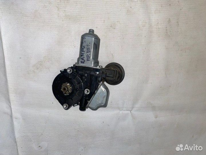 Мотор стеклоподъемника передний правый Toyota