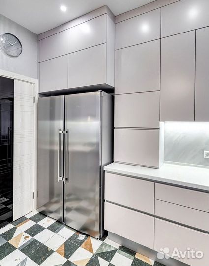 Угловые кухни на заказ в загородный дом