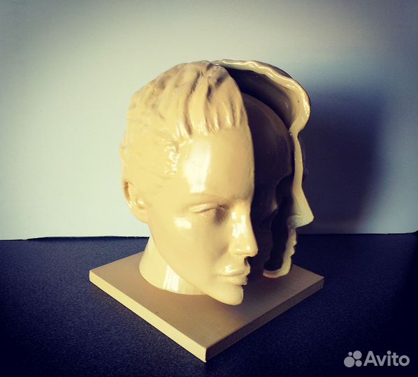 Скульптура мужчина - женщина