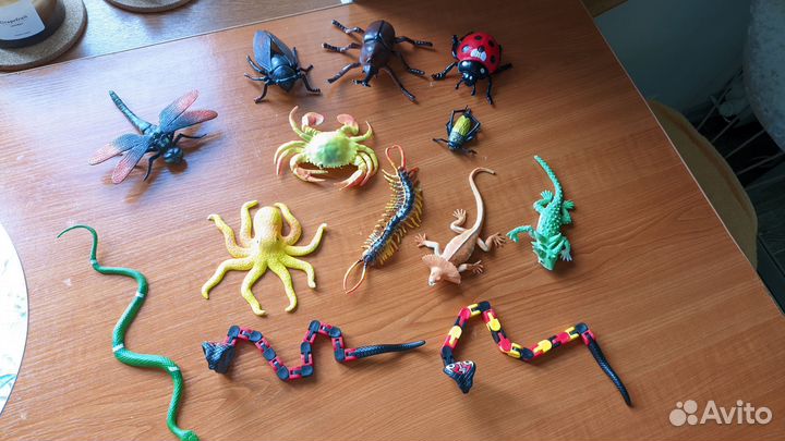 Игрушки насекомые, змеи, ящерицы, осьминог