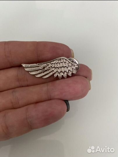 Украшение на воротник рубашки