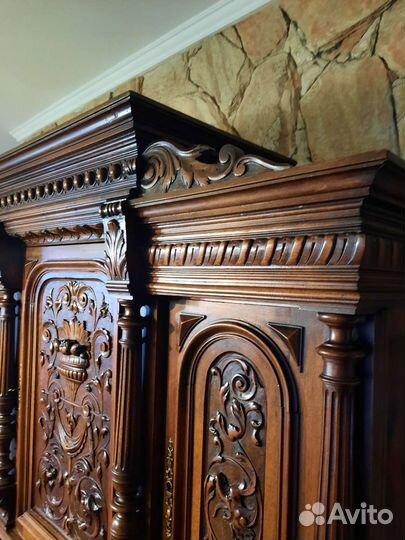 Антикварный буфет в стиле Ренессанс