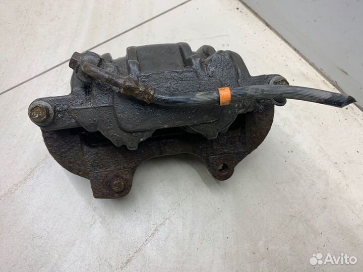 Суппорт передний левый Chrysler 300C седан 3 2006