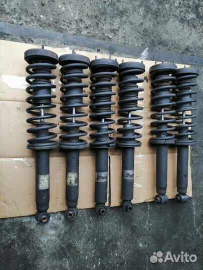 Задние стойки в сборе бмв Е38 задние амортизаторы