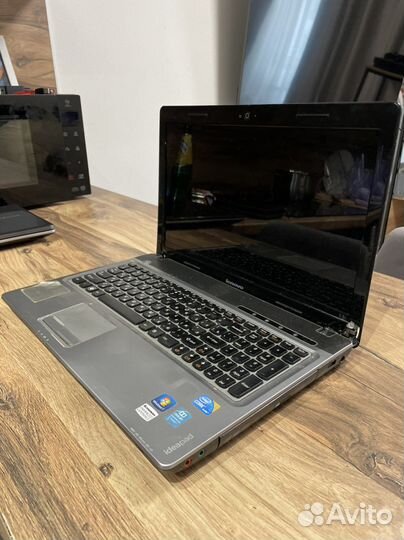 Ноутбук Lenovo IdeaPad Z560