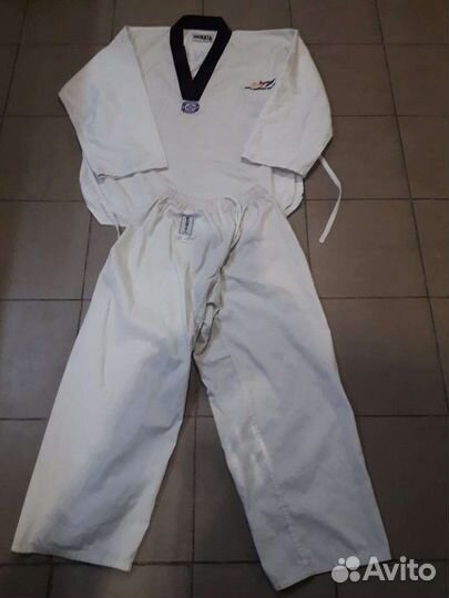 Кимоно для тхэквондо и щитки