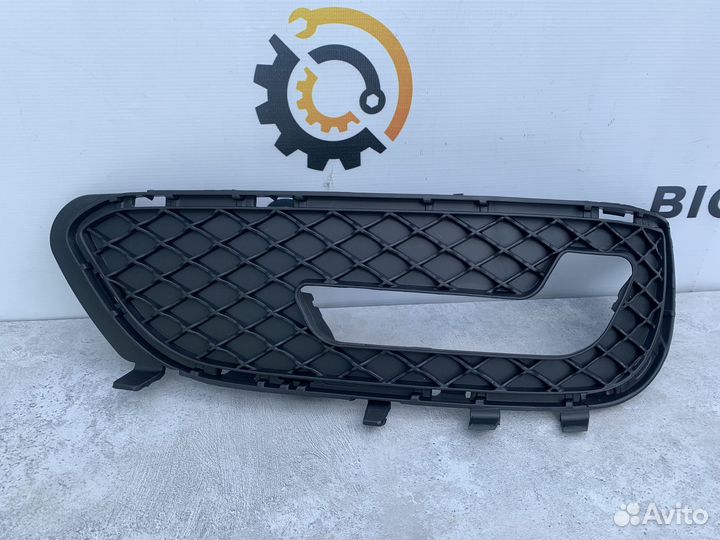 Решетка переднего бампера Mercedes A2128851423