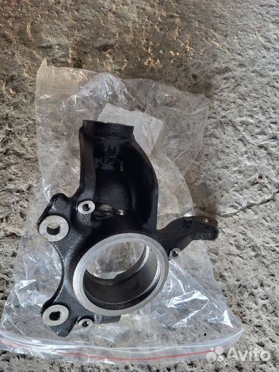 Polo rapid fabia кулак поворотный левый