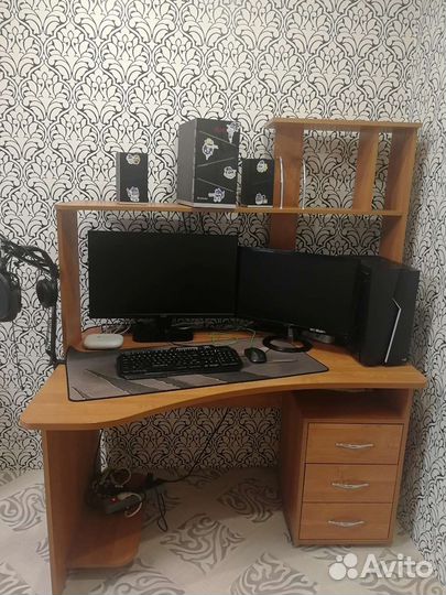 Компьютерный стол