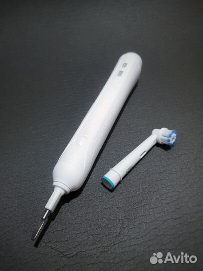 Электрическая зубная щетка Oral-B Pro 900 (Новая)