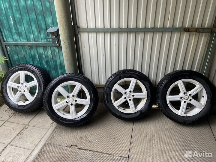 Bfgoodrich G-Force Stud 215/55 R16