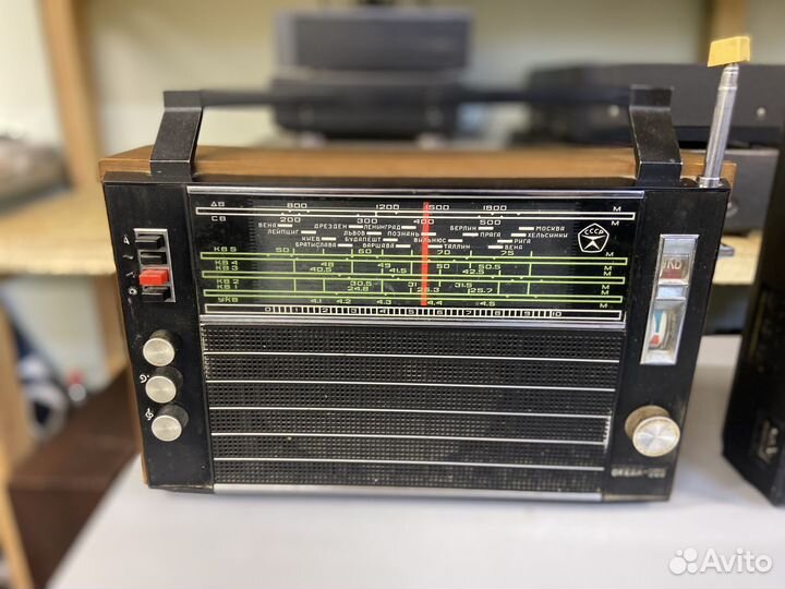 Радиоприемник и магнитофон