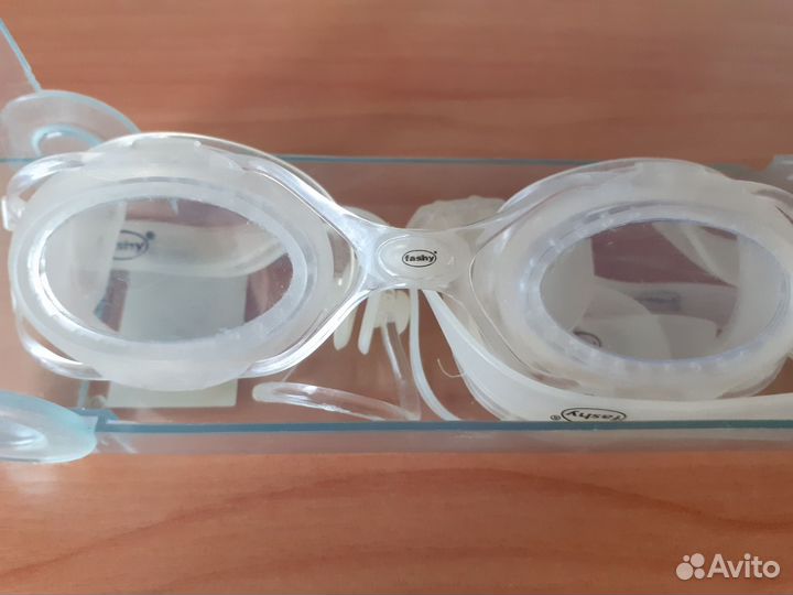 Очки для плавания
