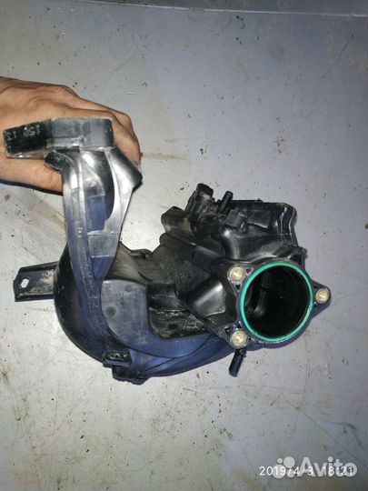 Коллектор впускной для Peugeot 301 2013)