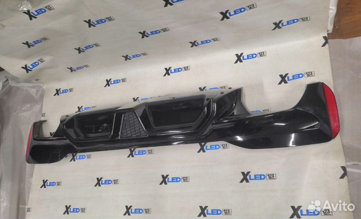 Диффузор G30 M5 CS F90 стиль без фонаря глянец