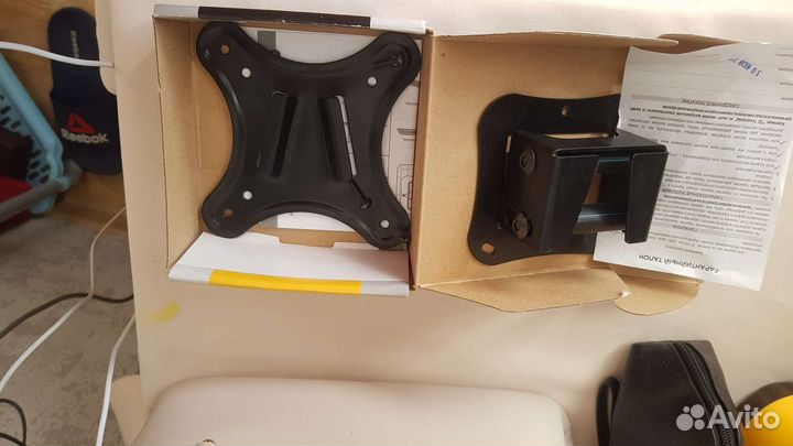 Полка навесная под телевизор