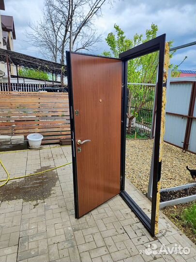 Дверь входная металлическая от застройщика