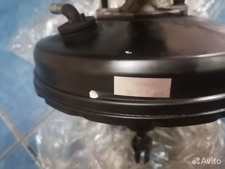 Бачок главного тормозного цилиндра в сборе с вакуу