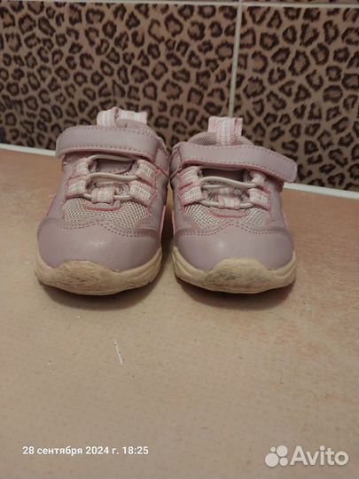 Кроссовки на девочку 22 размер