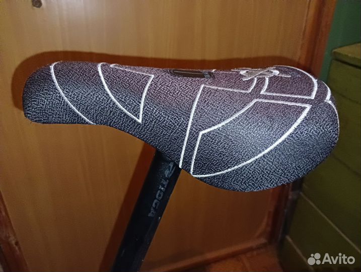 Седло Pivotal mid