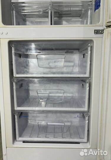 Холодильник indesit by