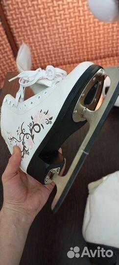 Коньки фигурные(женские) новые