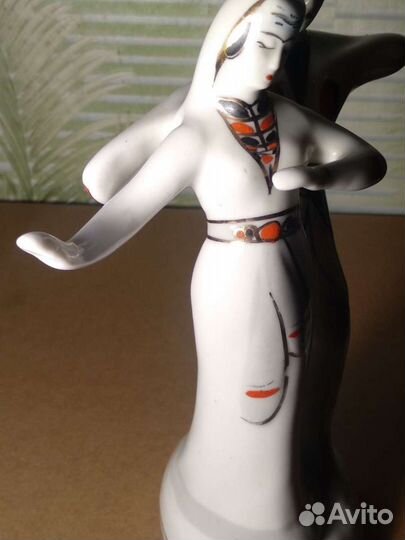 Редкая статуэтка, Танец лезгинки