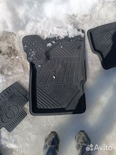Автомобильные коврики резиновые на гранту