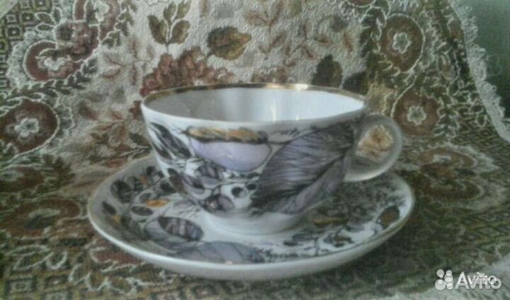 Заварочный чайник, чашки, чайная пара