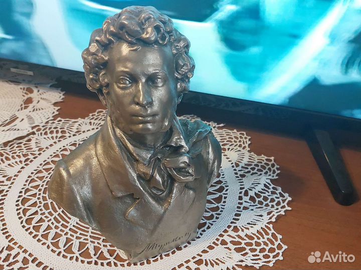 Бюст А.С.Пушкин