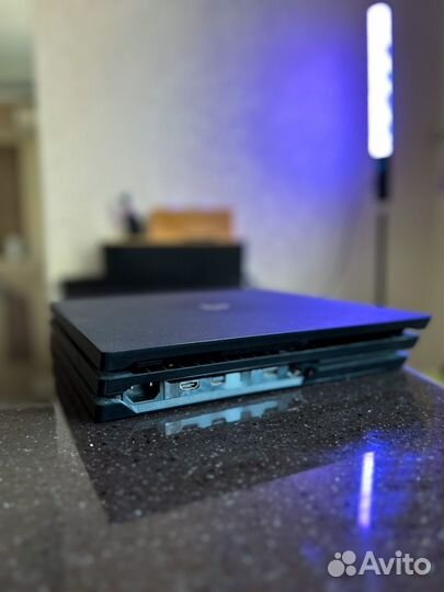Игровая консоль PS4 Pro (с джойстиком)